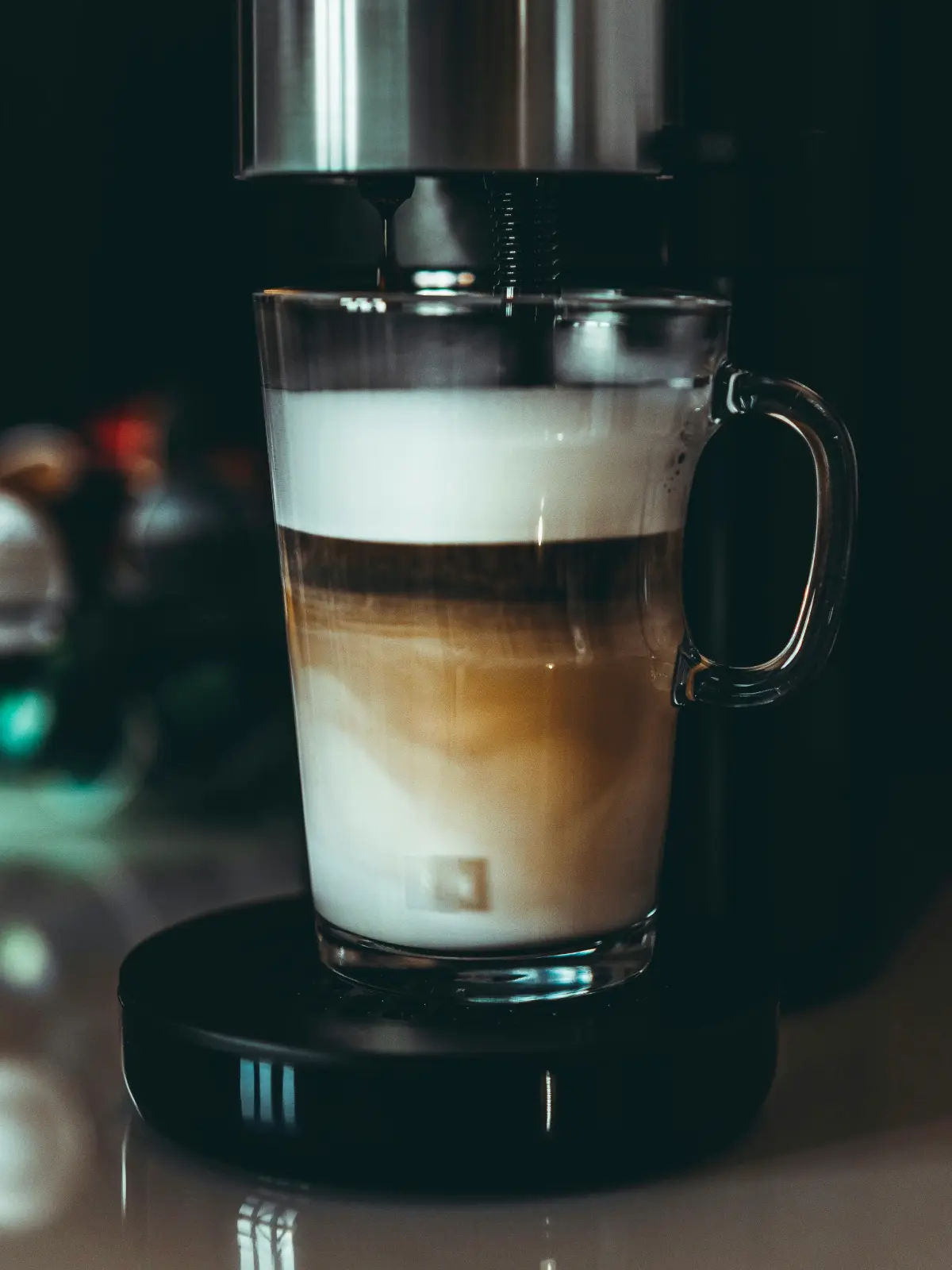 Чашка ароматного латте у зоні релаксу студії GidroLife