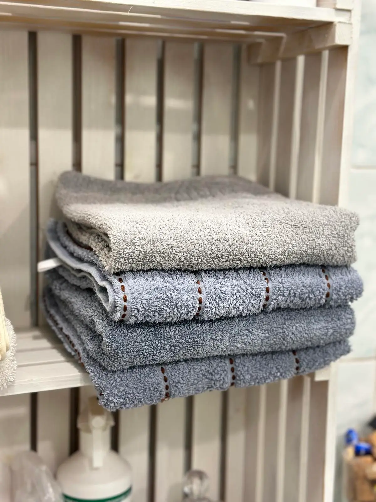 Акуратно складені рушники у студії GidroLife